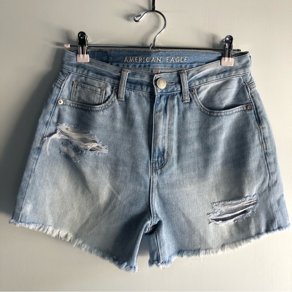 American Eagle outfitters high rise light wash distressed shorts size 4 EUC
